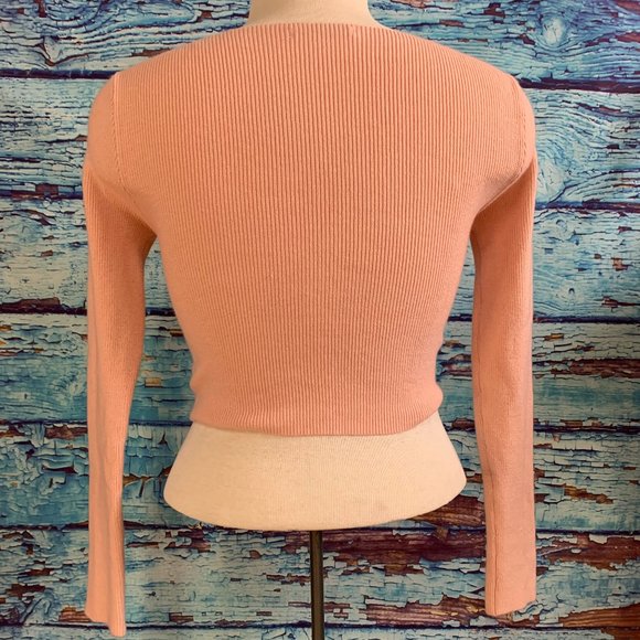 Active USA Knot Front Long Sleeve Cropped Top - Picture 4 of 5